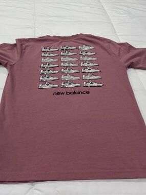 New Balance Boys Medium (10-12) Graphic Tee in Mauve
